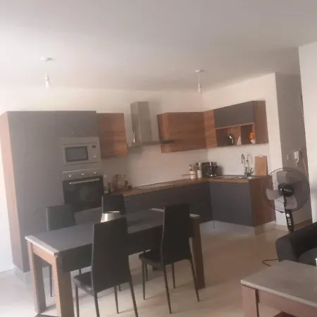 דירה Charming 2-bed In *