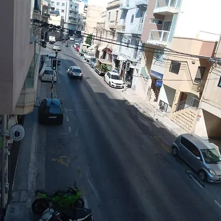 Charming 2-bed In Apartament