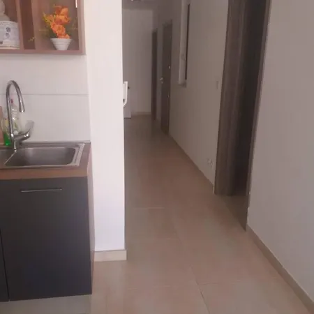 Charming 2-bed In Apartament *