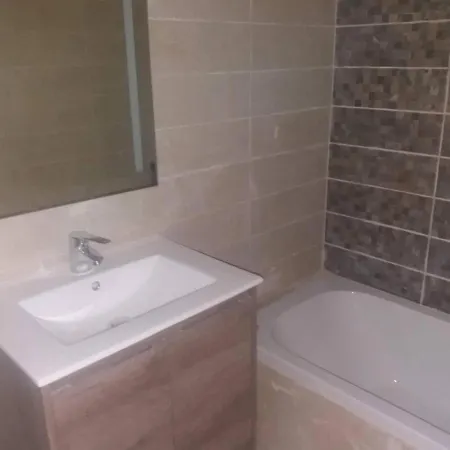 Apartament Charming 2-bed In *